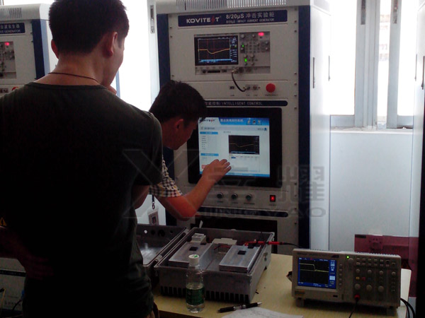 客戶設(shè)備帶電雷擊沖擊試驗-2.jpg