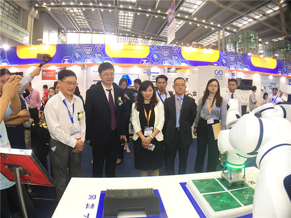 1539226325129118.jpg 領導1.jpg