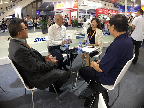 1539226489266071.jpg 領導2.jpg