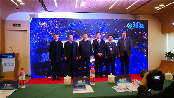 1545196925594927.jpg 現(xiàn)場(chǎng)領(lǐng)導(dǎo)嘉賓合影留念.jpg