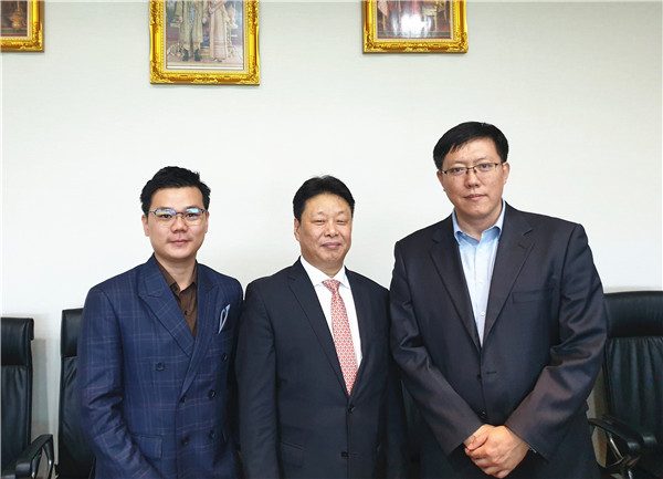 1573701177976674.jpg 與中國科學院曼谷中心主任姜標博士合影.jpg