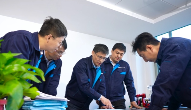 《遼寧日報》一版刊發：把關鍵核心技術牢牢掌握在自己手里——記遼寧“時代楷模”、新松機器人研發群體（上）